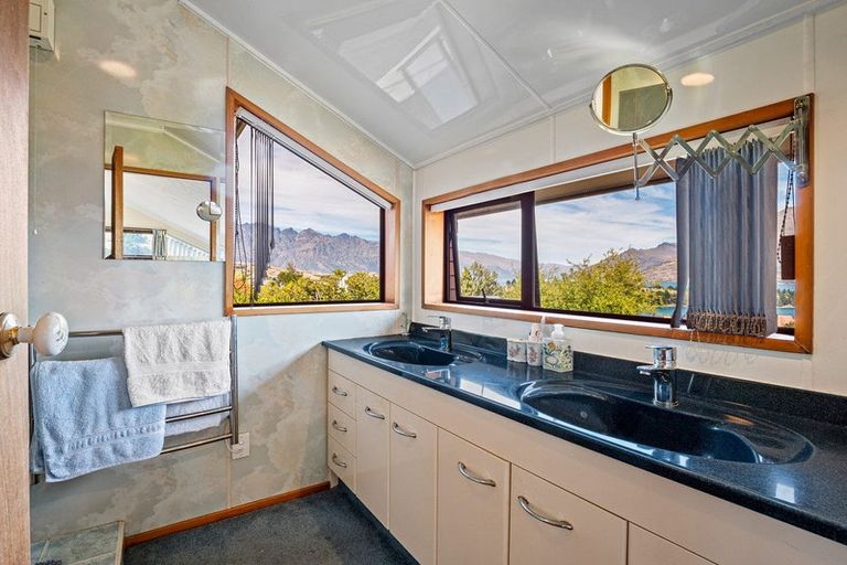 Photo of property in 19 Salmond Place, Queenstown, 9300