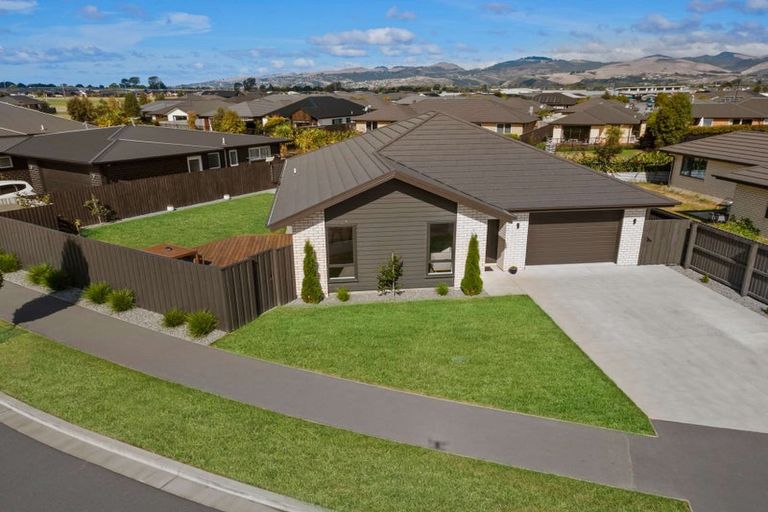 Photo of property in 16 Luxembourg Crescent, Halswell, Christchurch, 8025