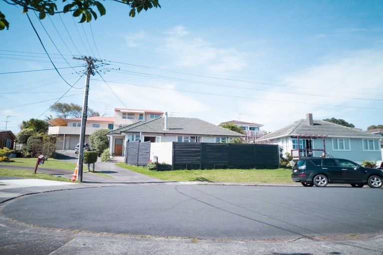 Photo of property in 1/102 Beresford Street, Bayswater, Auckland, 0622