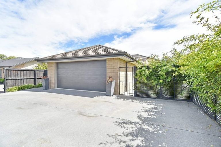 Photo of property in 15 Sequoia Way, Rangiora, 7400