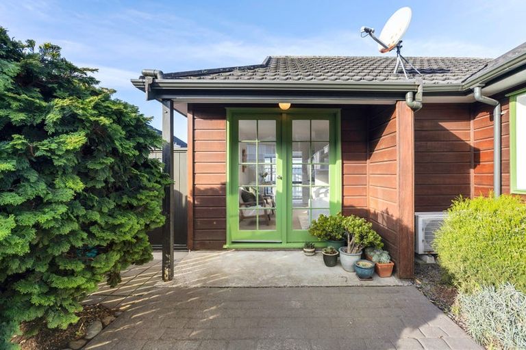 Photo of property in 165b Queens Drive, Lyall Bay, Wellington, 6022