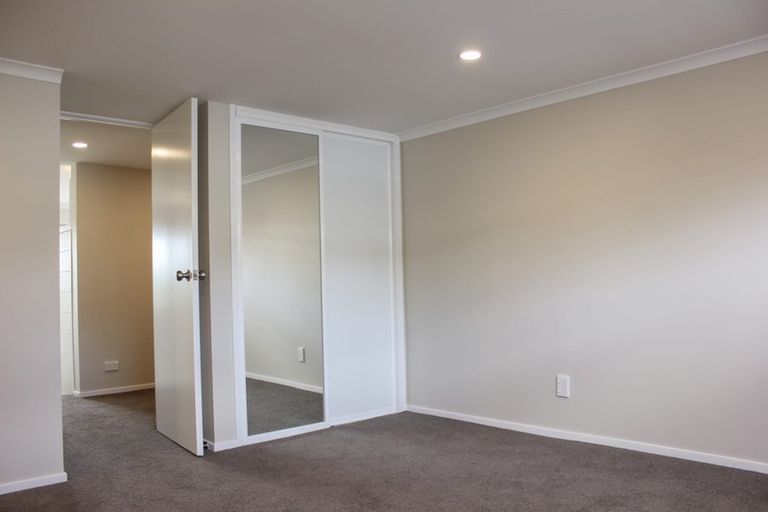 Photo of property in 53 Wade River Road, Stanmore Bay, Whangaparaoa, 0932