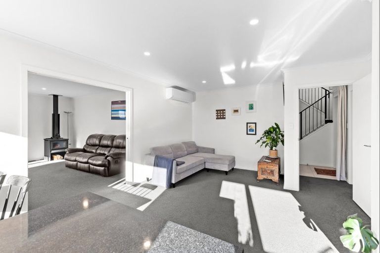 Photo of property in 9 Gibraltar Way, Fitzherbert, Palmerston North, 4410