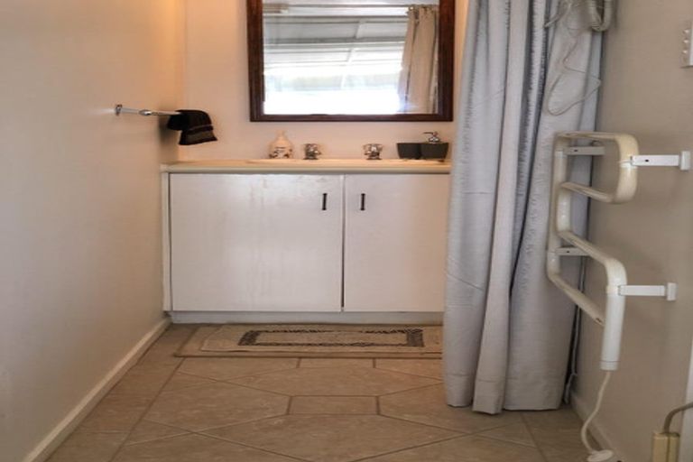 Photo of property in 8 Lawson Way, Weymouth, Auckland, 2103