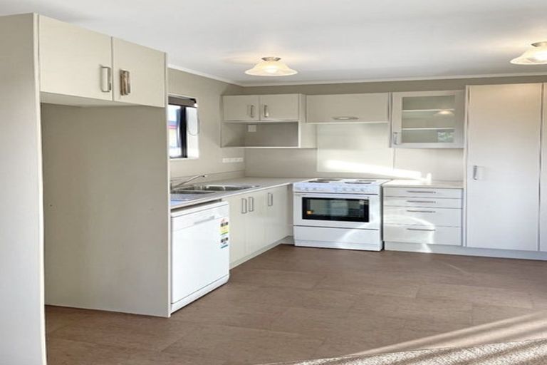 Photo of property in 8 Kopu Place, Clendon Park, Auckland, 2103