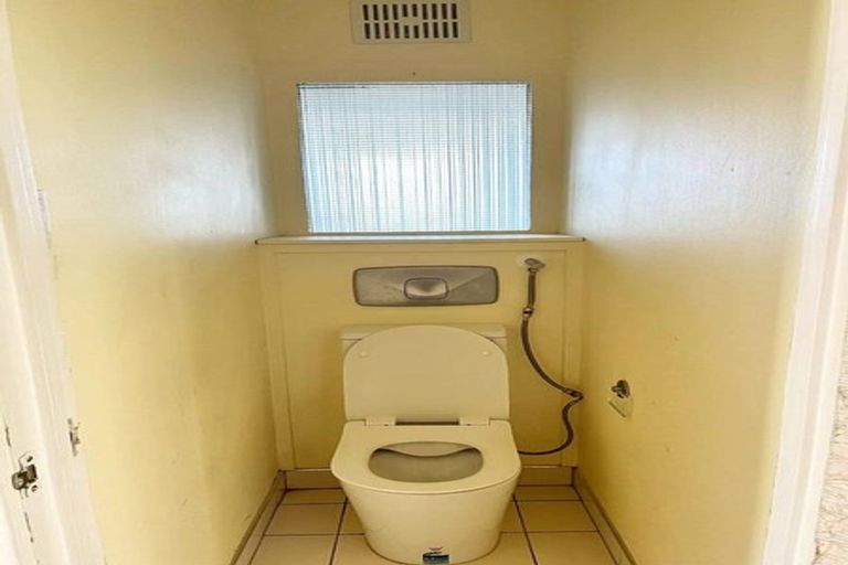 Photo of property in 114 Arran Road, Browns Bay, Auckland, 0630