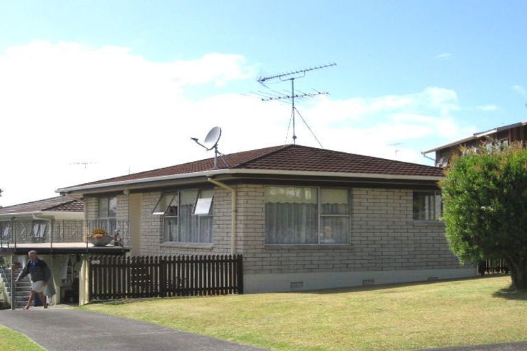 Photo of property in 2/19 Prestige Place, Castor Bay, Auckland, 0620