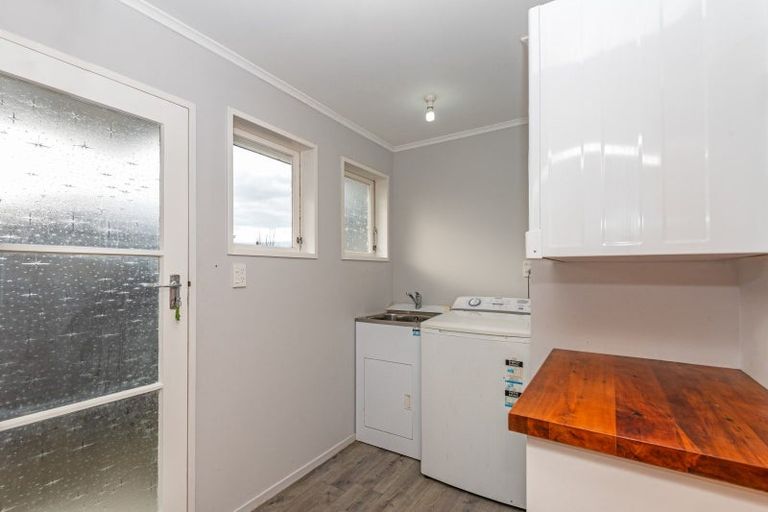 Photo of property in 22 Motuoapa Place, Kelvin Grove, Palmerston North, 4414