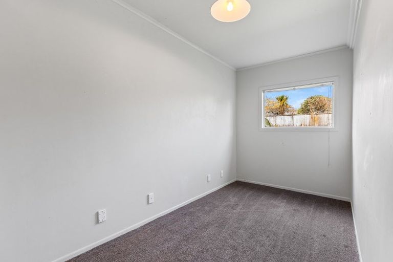 Photo of property in 27 Rospeath Crescent, Spotswood, New Plymouth, 4310