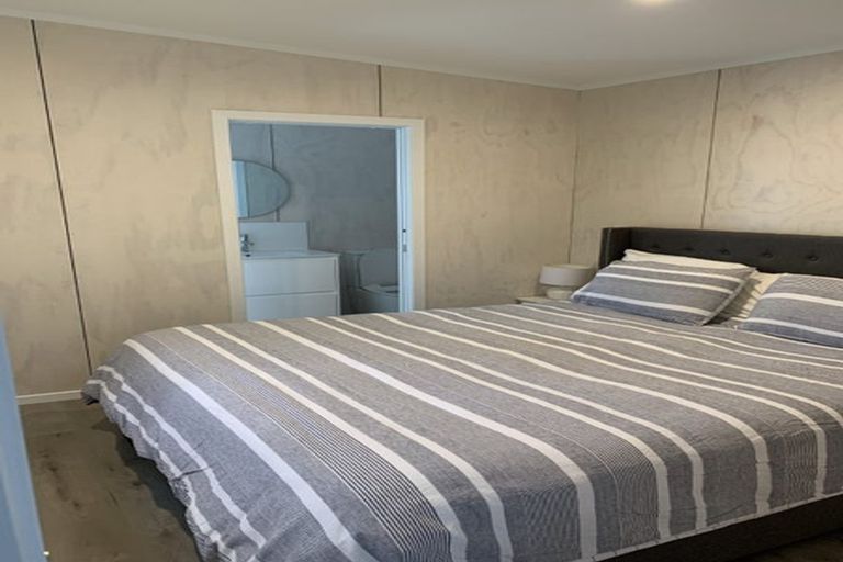 Photo of property in 16 Springtime Crescent, Stanmore Bay, Whangaparaoa, 0932