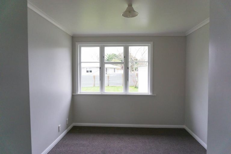 Photo of property in 36 Crewe Crescent, Hokowhitu, Palmerston North, 4410