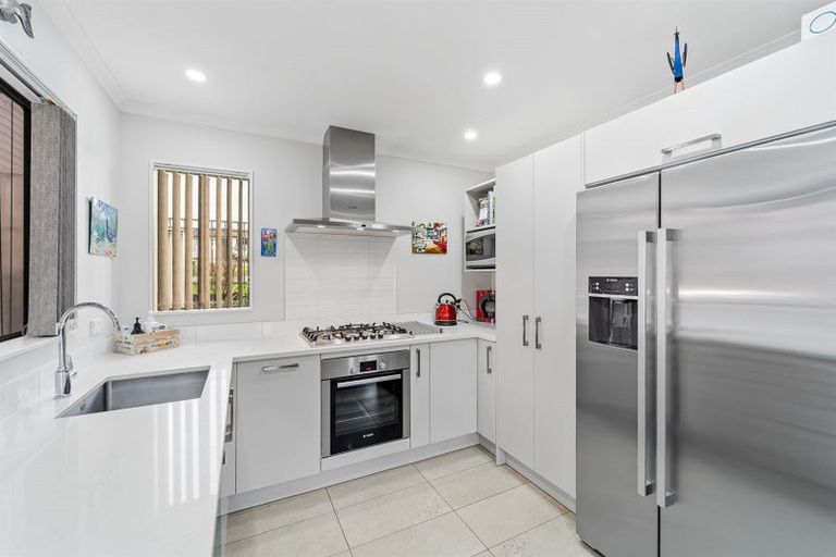 Photo of property in 18 Maylee Crescent, Gulf Harbour, Whangaparaoa, 0930