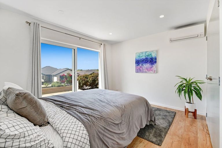 Photo of property in 17 Resolution Drive, Gulf Harbour, Whangaparaoa, 0930