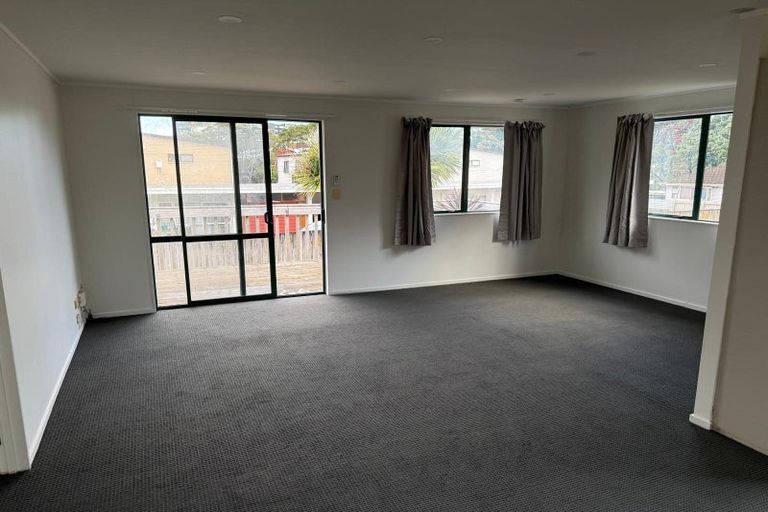 Photo of property in 10 Kaponga Crescent, New Lynn, Auckland, 0600