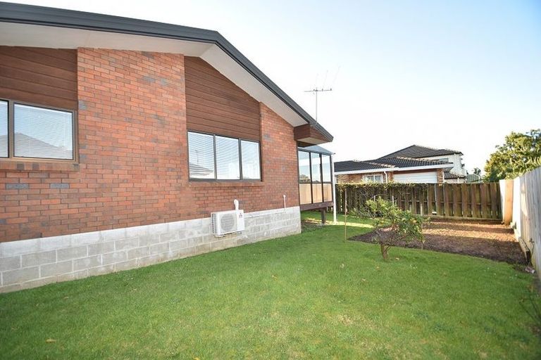 Photo of property in 2/118 Astley Avenue, New Lynn, Auckland, 0600