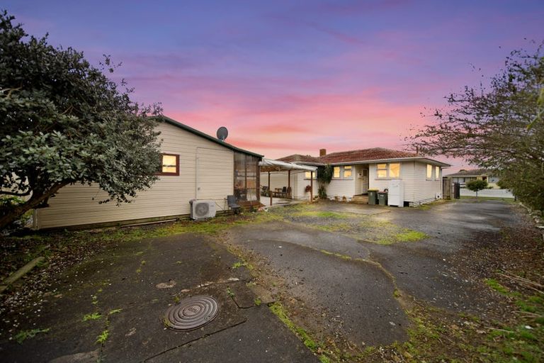 Photo of property in 33 Convair Crescent, Mangere, Auckland, 2022