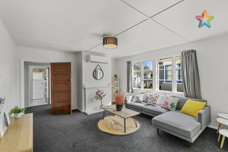 Photo of property in 15 Watkins Grove, Taita, Lower Hutt, 5011