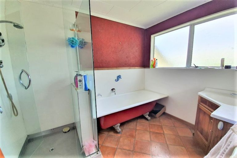 Photo of property in 76 Fyvie Avenue, Tawa, Wellington, 5028