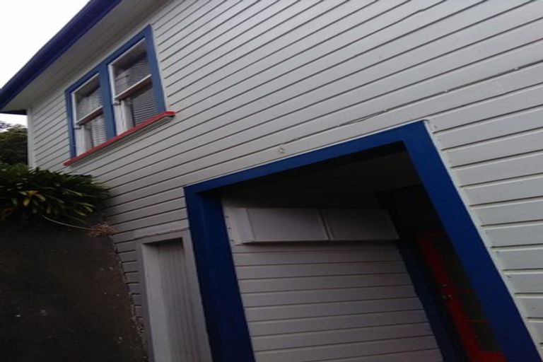 Photo of property in 25 Sutherland Crescent, Melrose, Wellington, 6023