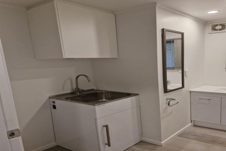 Photo of property in 1/38 Carlisle Road, Browns Bay, Auckland, 0630