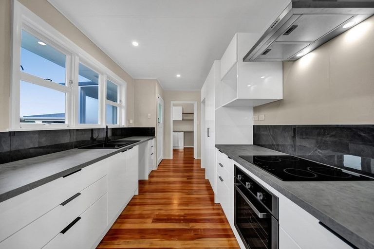 Photo of property in 9 Pacey Avenue, Hawera, 4610