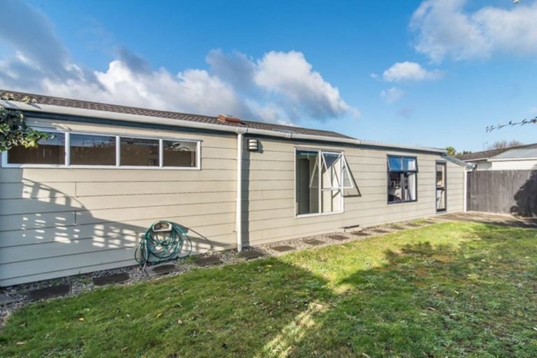 Photo of property in 6 Campbell Avenue, Paraparaumu, 5032