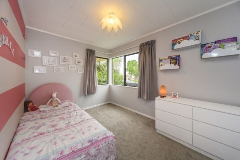 Photo of property in 75 Geraldine Crescent, Cloverlea, Palmerston North, 4412