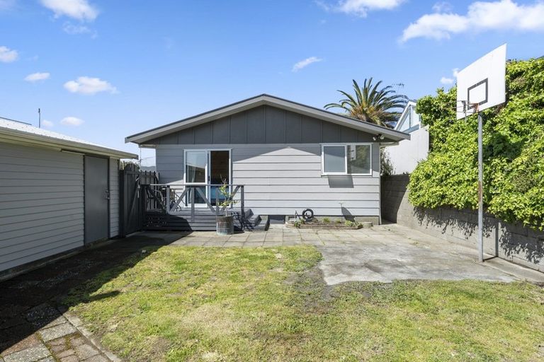 Photo of property in 5 Walton Road, Paraparaumu Beach, Paraparaumu, 5032