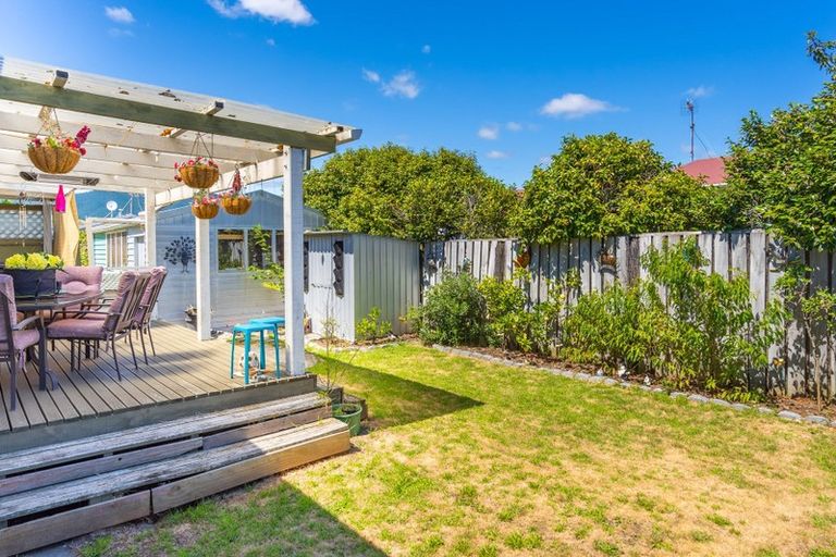 Photo of property in 1 Elder Grove, Paraparaumu, 5032