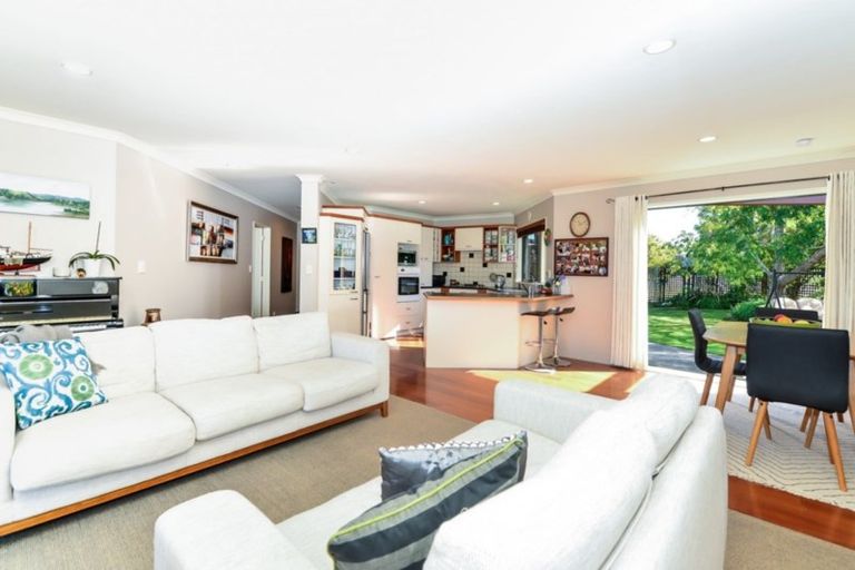 Photo of property in 1 Limousin Place, Grandview Heights, Hamilton, 3200