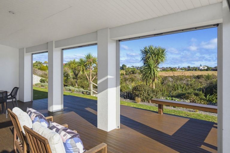 Photo of property in 9 Taranui Way, Paraparaumu Beach, Paraparaumu, 5032