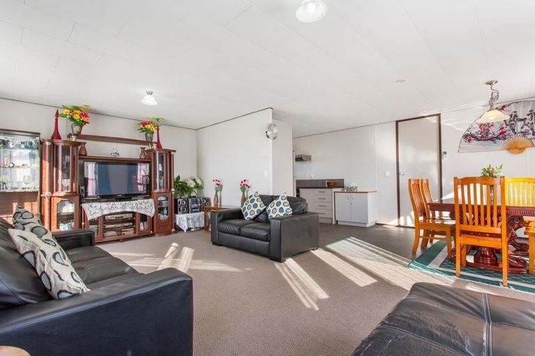 Photo of property in 34 Bernina Place, Weymouth, Auckland, 2103