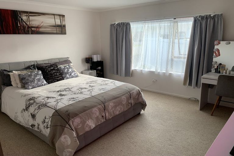 Photo of property in 30a Oxford Street, Tawa, Wellington, 5028