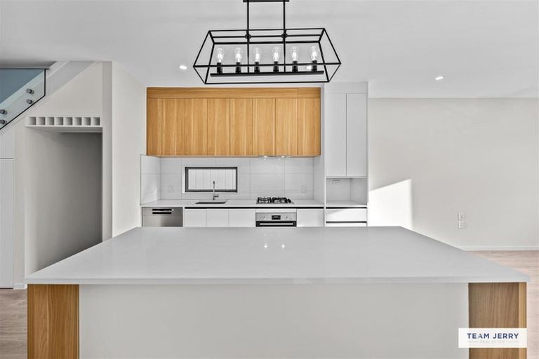 Photo of property in 11 Farranfore Road, Opaheke, Papakura, 2113