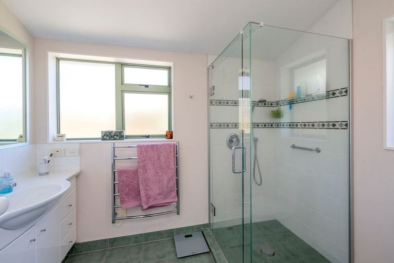 Photo of property in 386a Te Moana Road, Waikanae, 5036