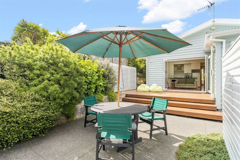Photo of property in 13 Hinau Street, Eastbourne, Lower Hutt, 5013