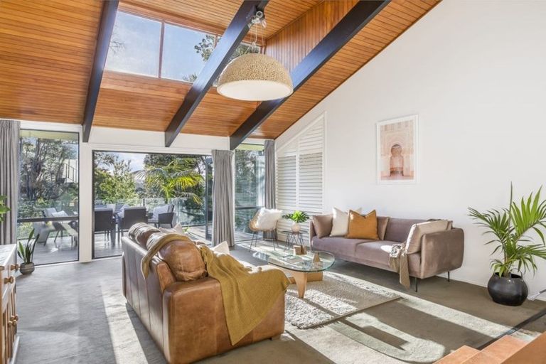 Photo of property in 297 Titirangi Road, Titirangi, Auckland, 0604