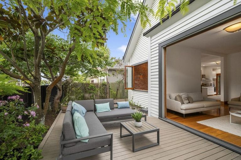 Photo of property in 27 Hardwicke Street, Sumner, Christchurch, 8081