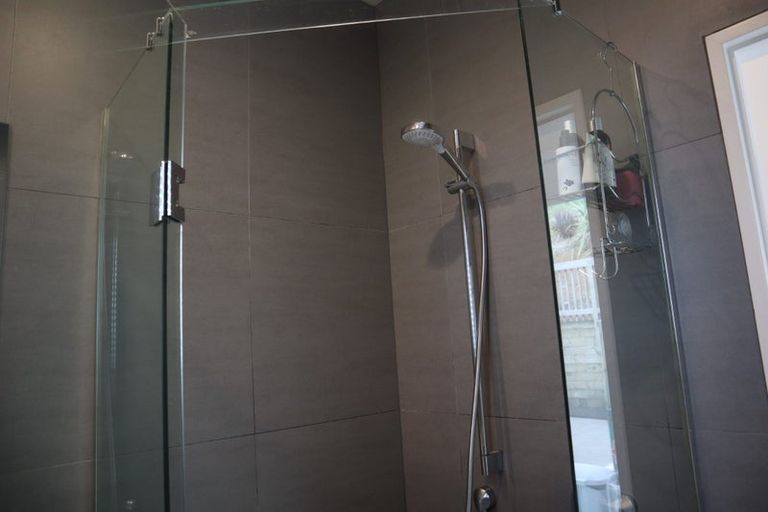 Photo of property in 73 Warman Road, Okura, Auckland, 0792