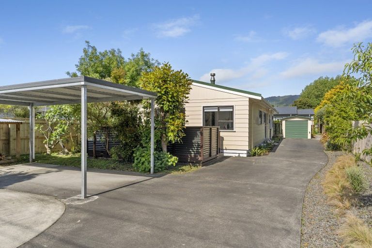 Photo of property in 175 Te Moana Road, Waikanae, 5036