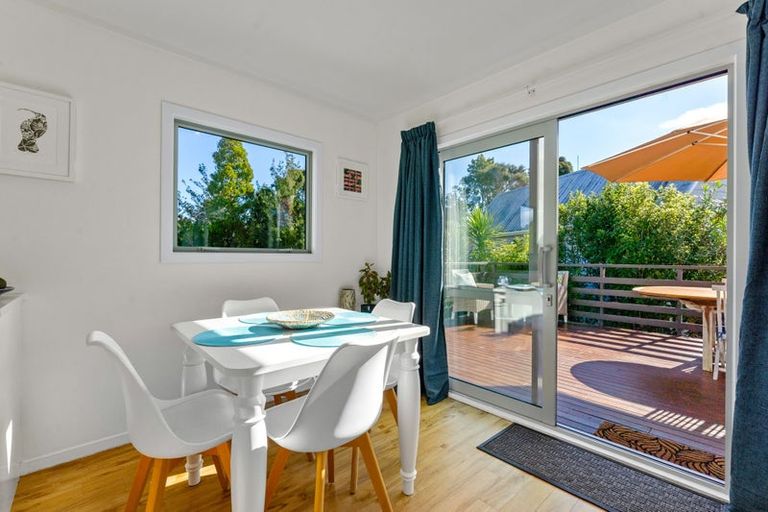 Photo of property in 37 Gatman Street, Birkdale, Auckland, 0626