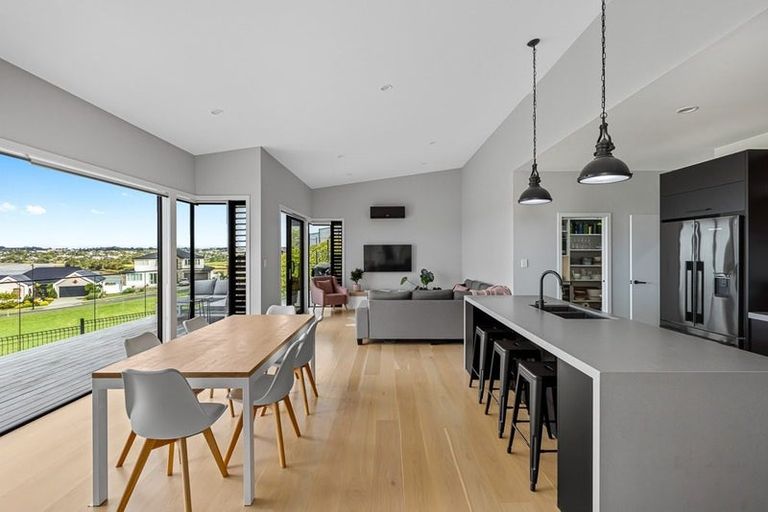 Photo of property in 46 Maka Terrace, Orewa, 0931
