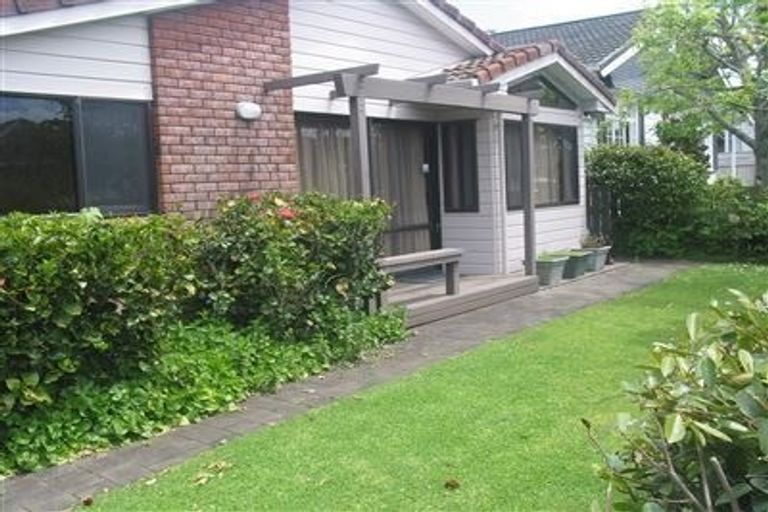 Photo of property in 1/13 Frater Avenue, Milford, Auckland, 0620