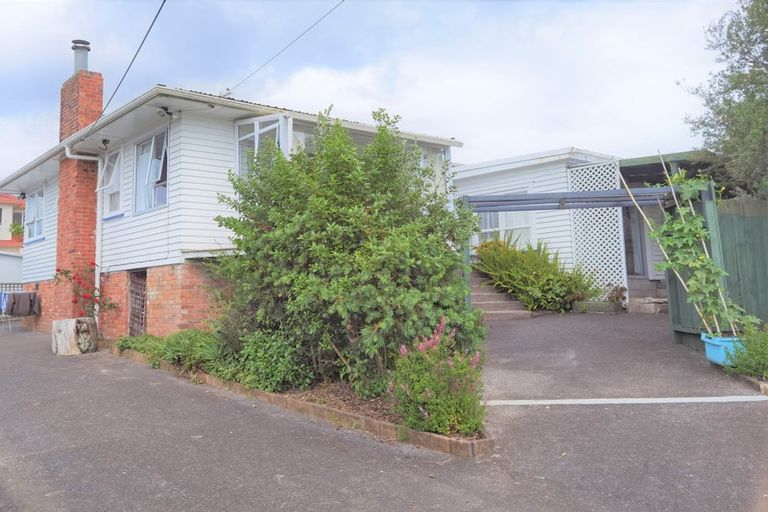 Photo of property in 228 Whitney Street, Blockhouse Bay, Auckland, 0600