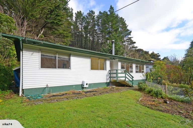 Photo of property in 76 Elmslie Road, Pinehaven, Upper Hutt, 5019