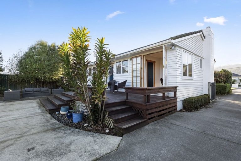 Photo of property in 100 Fraser Crescent, Elderslea, Upper Hutt, 5018