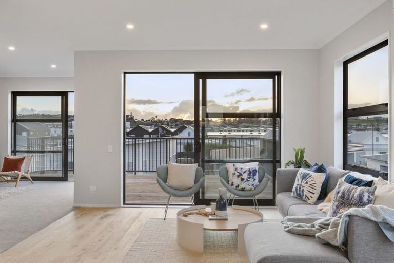 Photo of property in 22 Symes Drive, Red Beach, 0932