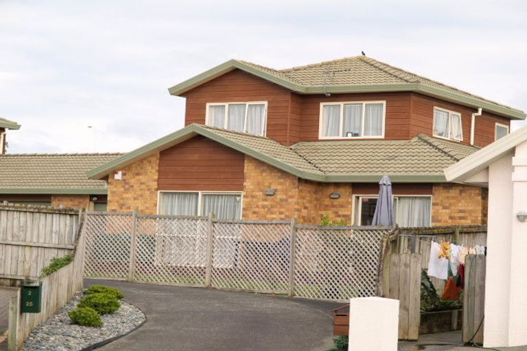 Photo of property in 2/25 Keswick Close, Northpark, Auckland, 2013