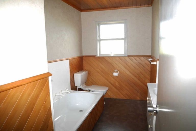 Photo of property in 52 Golf Road, Paraparaumu Beach, Paraparaumu, 5032