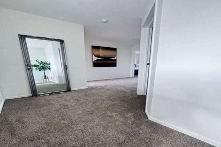 Photo of property in 44 Challen Close, Conifer Grove, Takanini, 2112